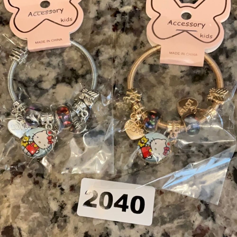 2040 Gold or Silver Tone Hello Kitty Kids Charm Bracelet